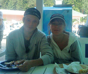 Andra hlften av familjen t ocks, men vi satt i skuggan s vi syns knappt:)